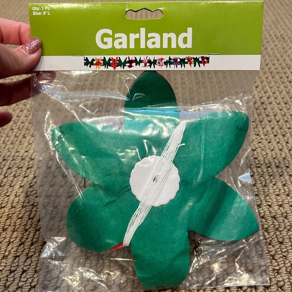 Disney 100+ pc Moana Party Supplies with Colorful Leis - Picture 4 of 12